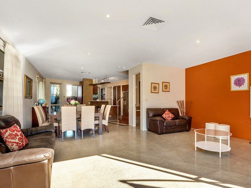 UNIT 2 11 CEZAIRE AV, Varsity Lakes, Gold Coast, 0 Schlafzimmer, 0 Badezimmer, Townhouse