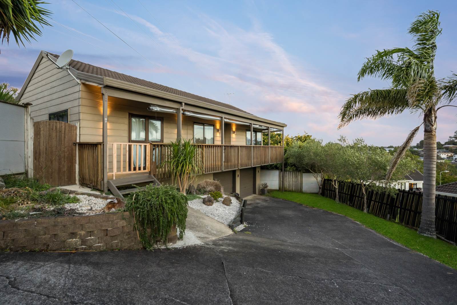 2/80a Athena Drive, Totara Vale, North Shore City, 3 રૂમ, 1 બાથરૂમ