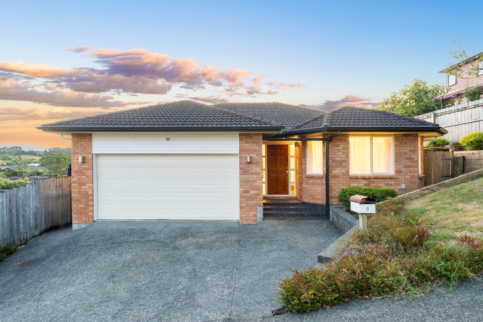 8 Waltham Street, Henderson, Waitakere City, 4 침실, 2 욕실, House
