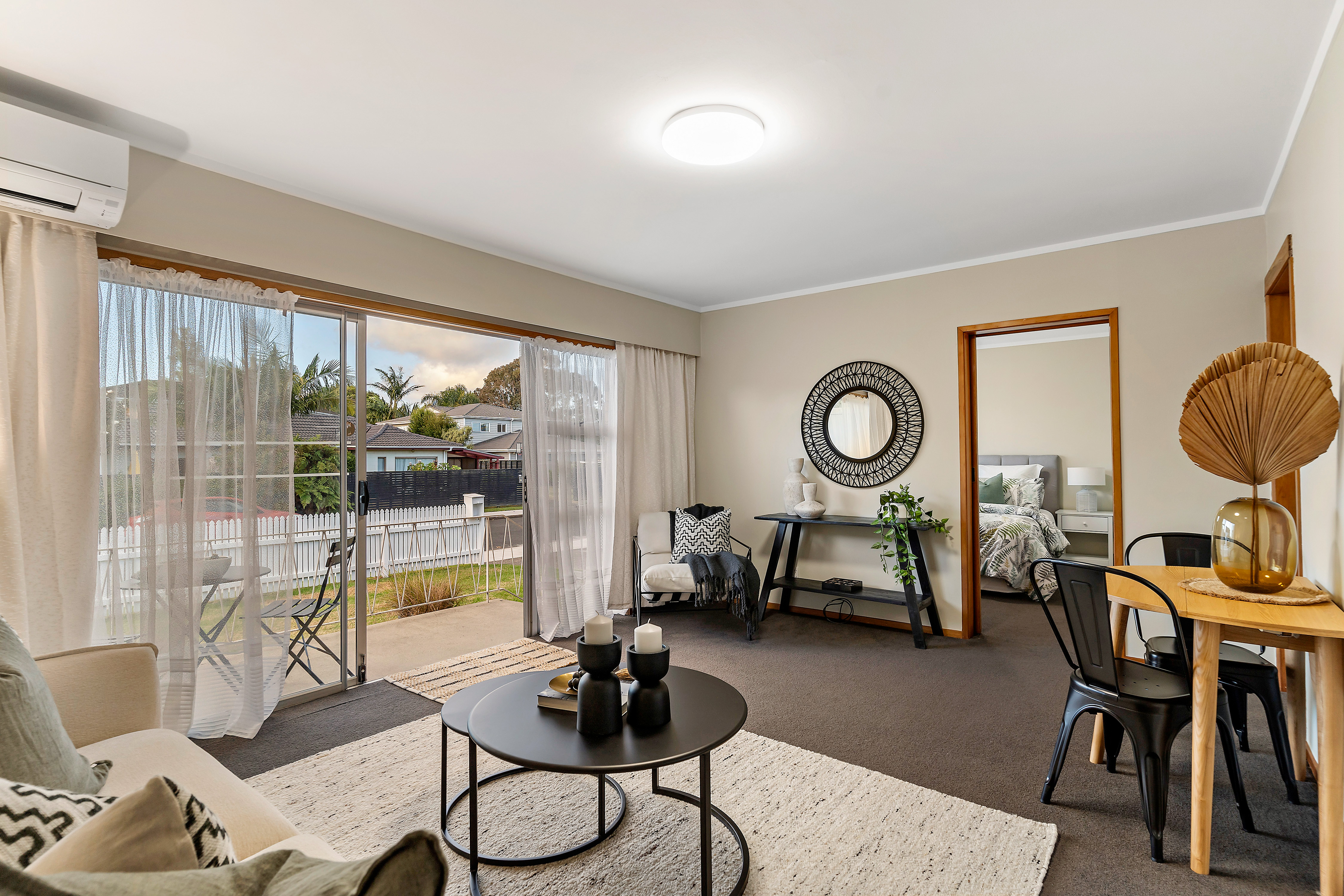 1b The Circle, Manly