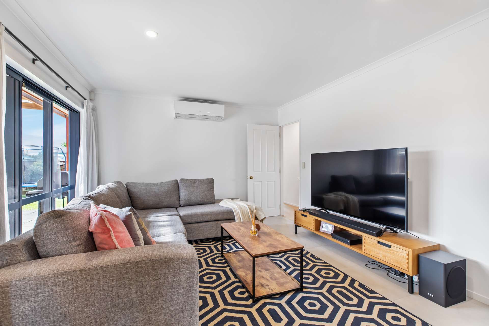 9 Croftview Road, Wattle Downs, Manukau City, 4 Bedrooms, 2 Bathrooms