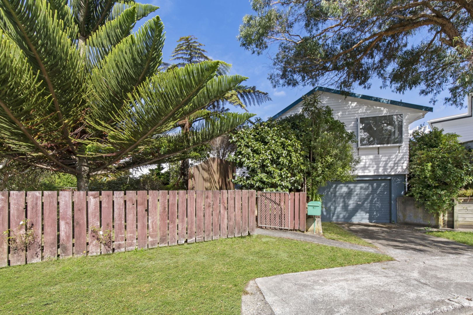 24 Bartlett Grove, Tawa
