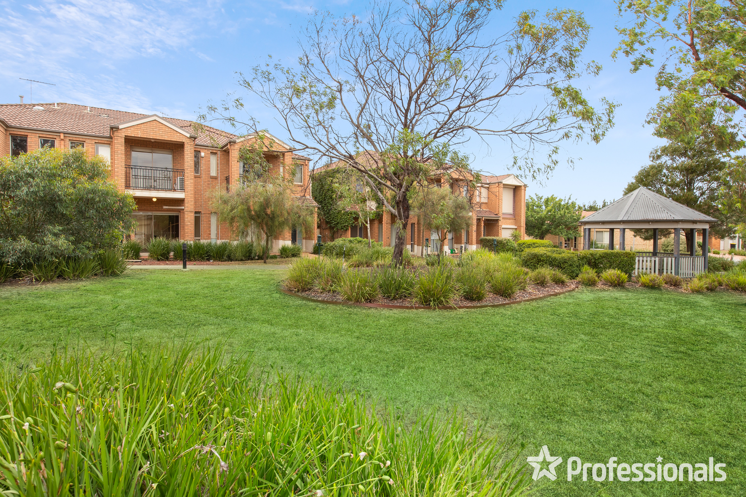 10 DURACK CCT, TAYLORS HILL VIC 3037, 0 Bedrooms, 0 Bathrooms, Townhouse