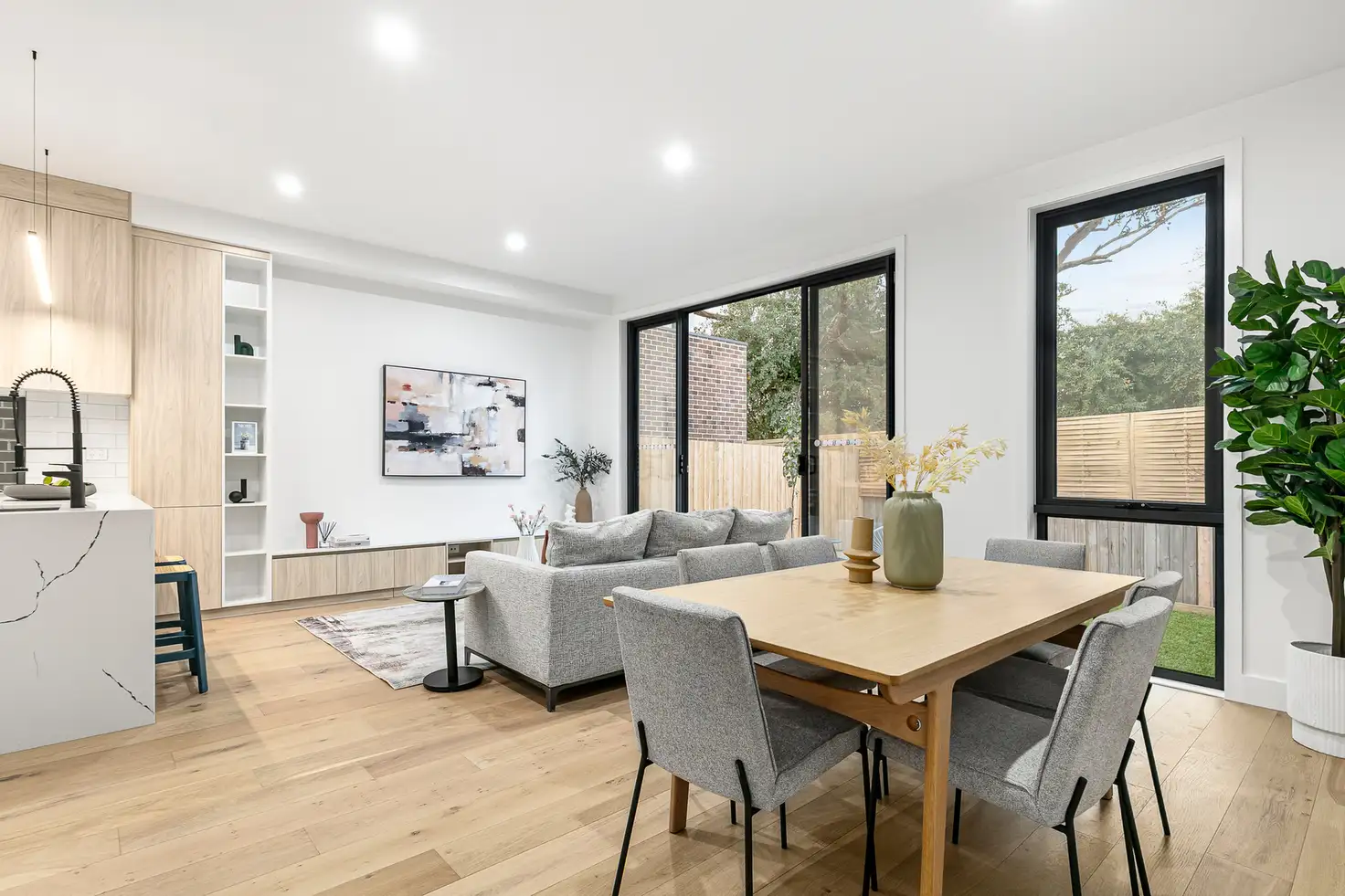 UNIT 4 17 ELMHURST RD, Blackburn, Inner East Melbourne, 0房, 0浴, Townhouse