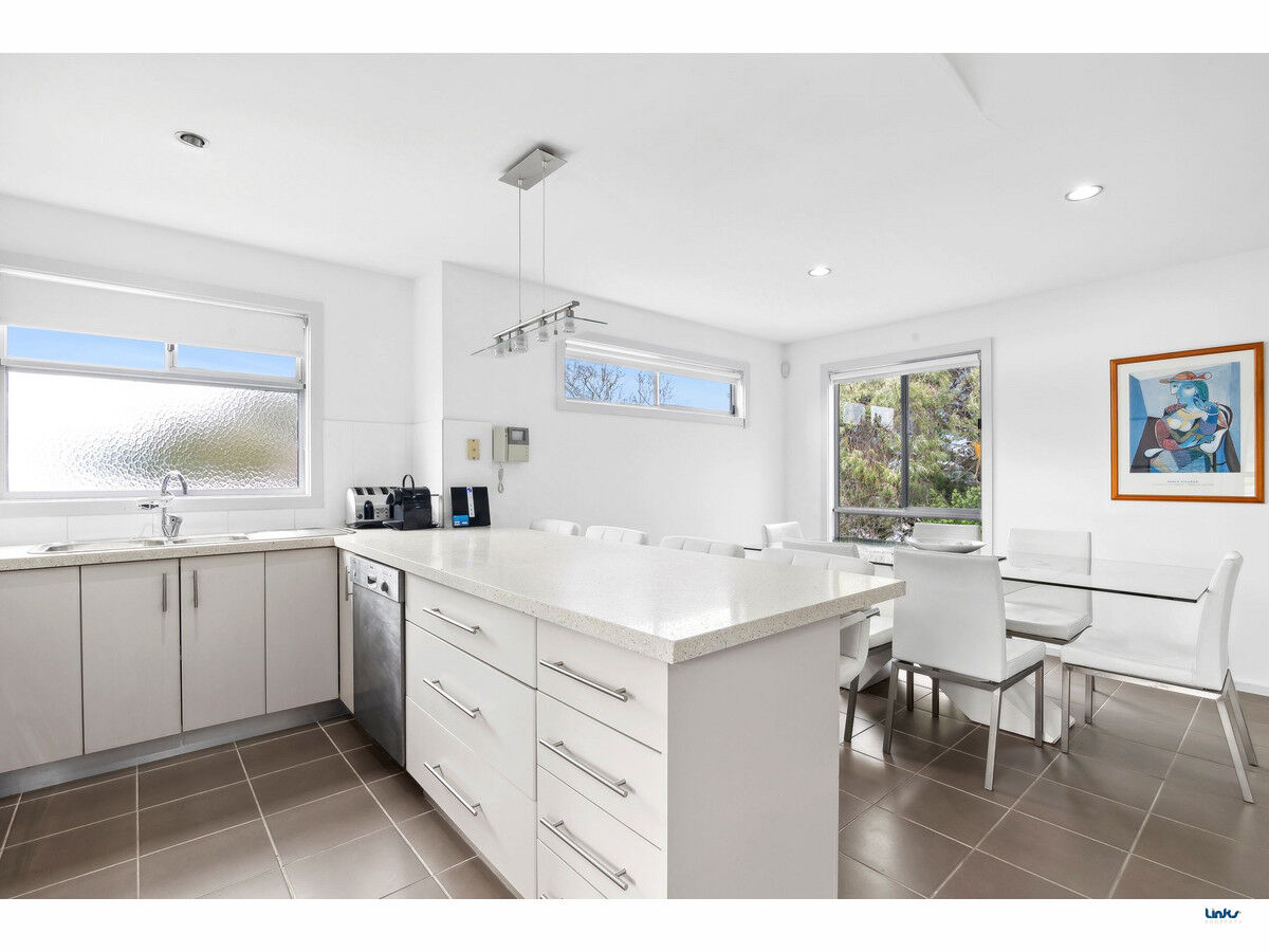 UNIT 2 31 ANDERSON ST, Torquay, Geelong, 0部屋, 0バスルーム, Townhouse