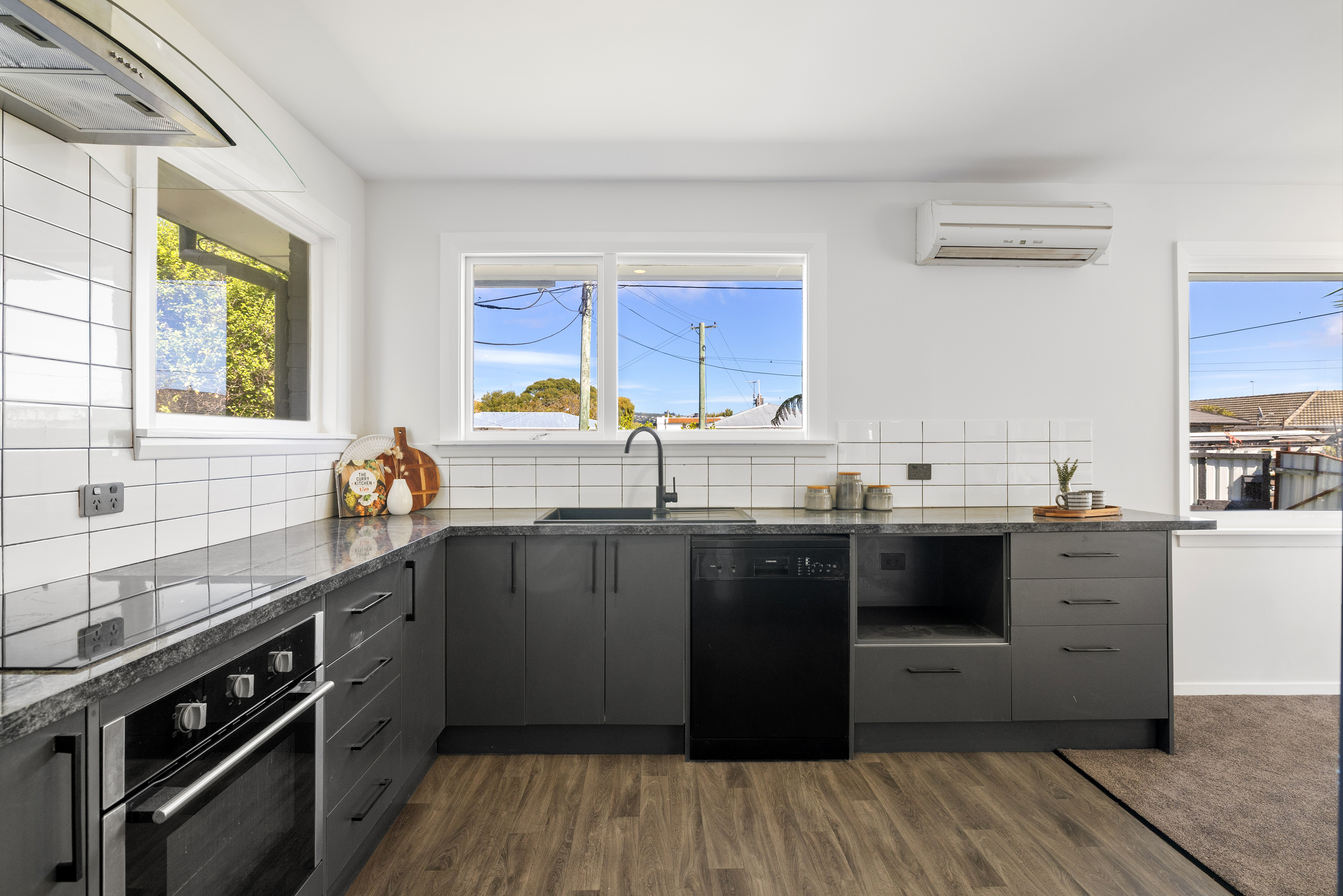 8 Compton Street, Woolston, Christchurch City, 3 ਕਮਰੇ, 1 ਬਾਥਰੂਮ, House