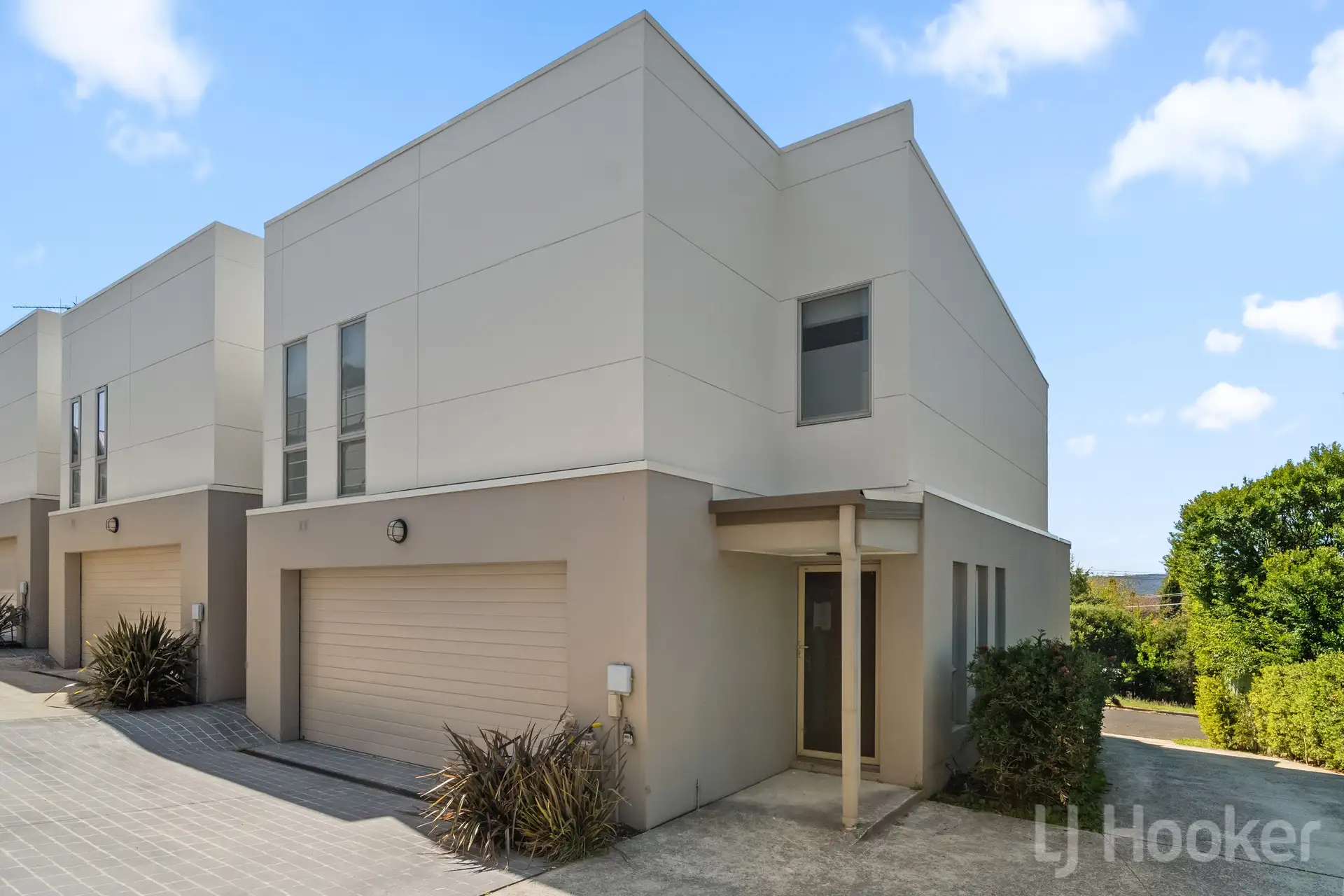 UNIT 1 2-4 CASSIDY ST, Queanbeyan West, South Coast, 0 Kuwarto, 0 Banyo, Townhouse